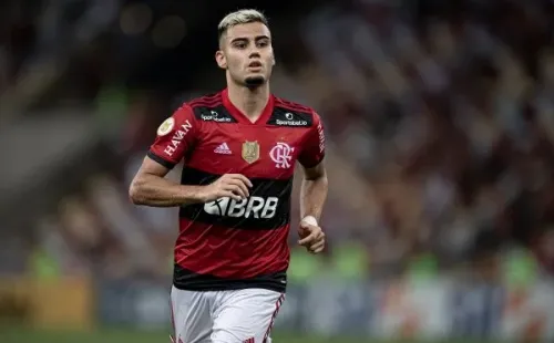 Jorge Rodrigues/AGIF. Andreas Pereira em partida do rubro-negro pelo Campeonato Brasileiro de 2021.