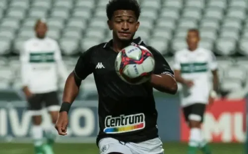 Foto: Robson Mafra/AGIF – Warley fez parte da campanha, que culminou no acesso do Glorioso