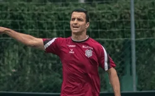 Júnior Rocha em treino do Figueirense (Foto: Eduardo Pauli/FFC)