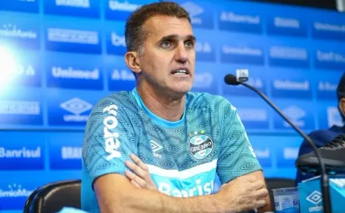 Mancini: Rodando o elenco gremista (Foto: Lucas Uebel/Grêmio)