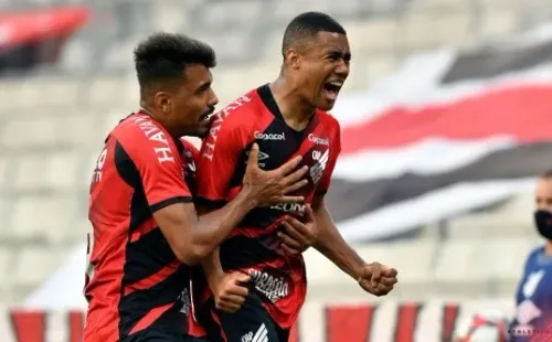 Foto: Site Oficial Athletico-PR/Divulgação | Erick acerta renovação contratual até 2026