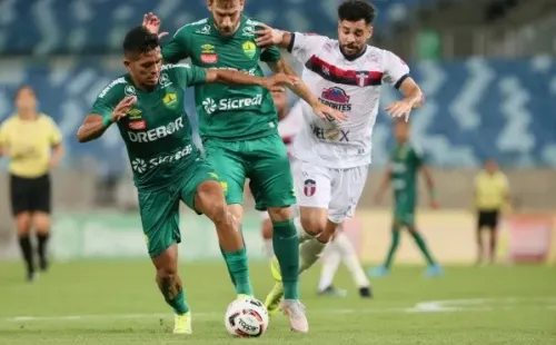 Cuiabá em ação na goleada por 4 a 0 frente à Academia
