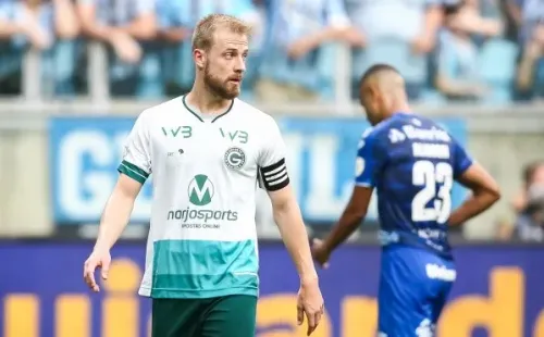 Foto: Pedro H. Tesch/AGIF – Jogador defendeu as cores do Goiás em 2020 durante a Série A