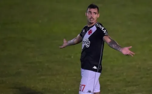 Foto: Thiago Ribeiro/AGIF – Zeca atuou nas duas laterais, mas não chegou a se destacar