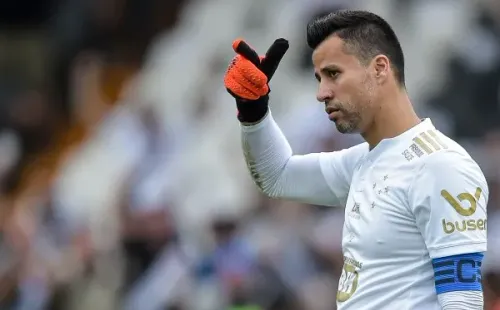 Thiago Ribeiro/AGIF. Fábio em atuação pelo Cruzeiro, no ano de 2021.