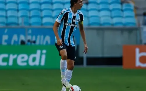 Foto: Maxi Franzoi/AGIF – Geromel está em sua nona temporada com a camisa do Grêmio, período em que foi de campeão da Libertadores a rebaixado para Série B