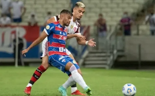 Foto: (Kely Pereira/AGIF) - Na Série A 2021, Ronald disputou 23 rodadas e acumulou uma média de 2,3 desarmes por jogo