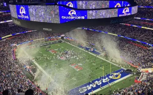 Foto Twitter NFL - SoFi Stadium, casa dos Rams, em festa nesta noite