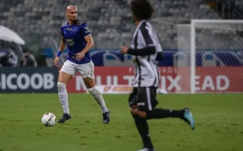 O Cruzeiro não tem intenção de negociar o defensor - Foto: Staff Images