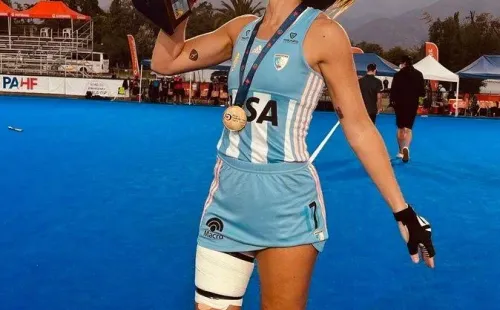 Twitter Oficial Agustina Albertario / @agusalbertario - Agustina comemorando a conquista de mais um troféu