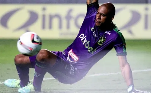 Jailson em ação durante estreia pelo América-MG| Foto: Fernando Moreno/AGIF