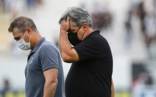 ( Foto: Rogério Capela/AGIF) Torcida pede a saída do Kleina