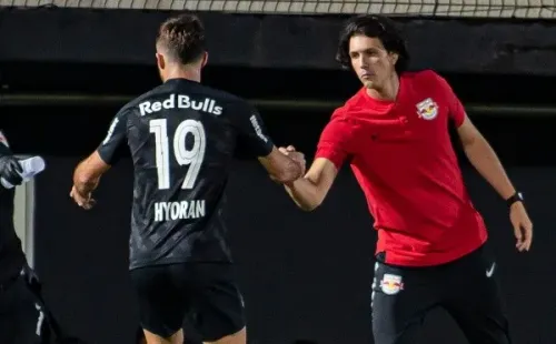 (Foto: Diogo Reis/AGIF) Bragantino segue com 100% de aproveitamento em casa