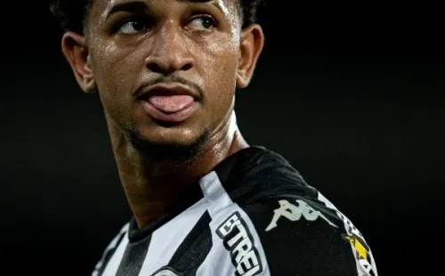 Foto: Jorge Rodrigues/AGIF – Warley chega para ser uma opção polivalente no elenco do Coxa