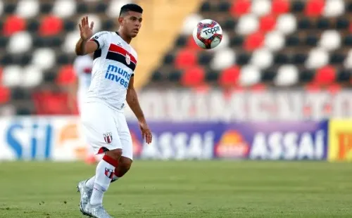 Foto: Thiago Calil/AGIF – Jogador aguarda ser titular mais uma vez contra o Corinthians, neste sábado (19)