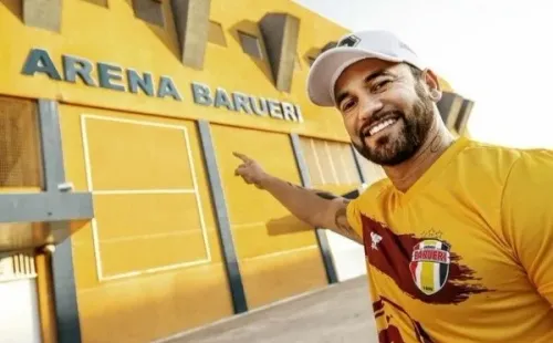 Foto: Reprodução. O ex-lateral havia fechado contrato para comandar o Grêmio Barueri, mas saiu antes de fazer sua estreia.