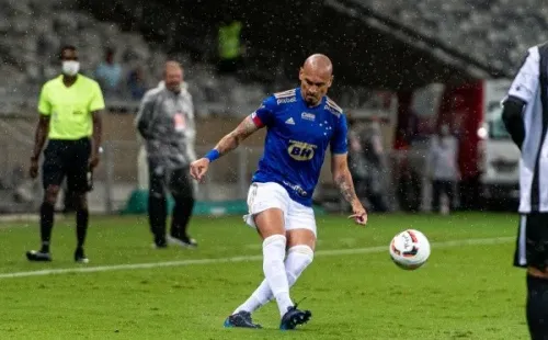 Foto: Alessandra Torres/AGIF – Maicon não vem sendo relacionado para os jogos da Raposa