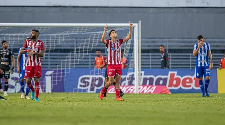 Celio Junior/AGIF - Juninho comemorando um de seus cinco gols na temporada