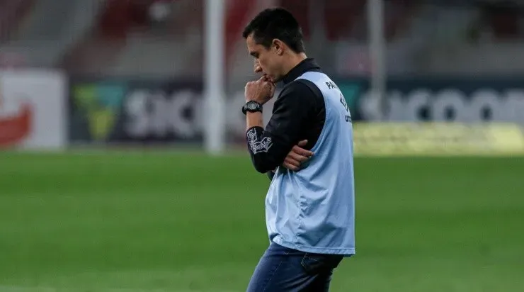 Fernando Alves/AGIF - Barros tem conduzido bem a equipe em seus primeiros jogos