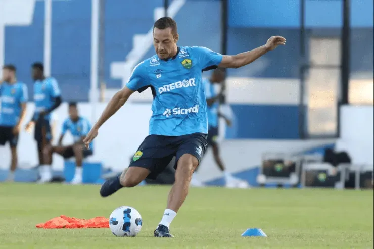 Rodriguinho será o camisa 10 da equipe no duelo contra o Asa-AL (Foto: AssCom Dourado)