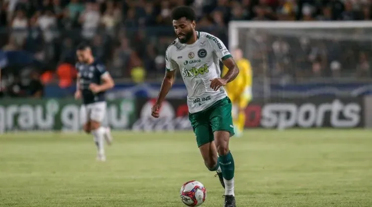 Fernando Torres/AGIF - Artur na temporada passada em partida contra o Remo