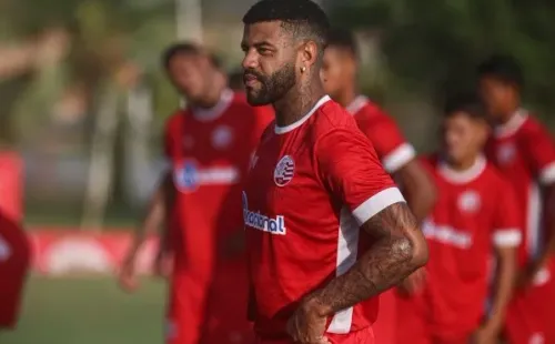 Foto: (Flickr Oficial Náutico/Tiago Caldas/CNC) - Júnior Tavares não deve entrar em campo no próximo jogo do Náutico
