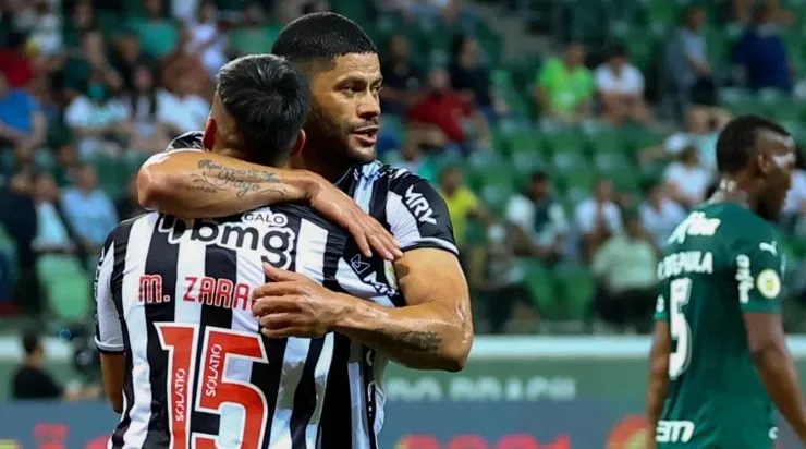 Marcello Zambrana/AGIF - zaracho e Hulk durante as semi-finais da Libertadores no ano passado