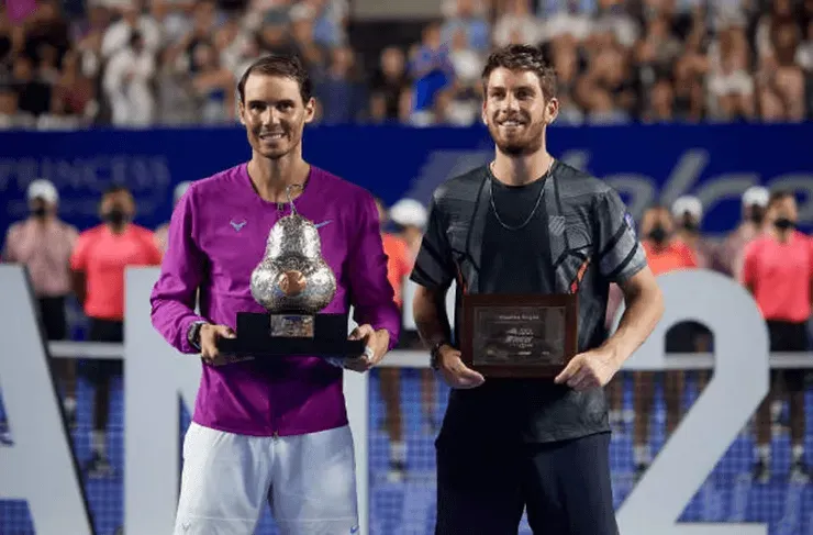 Foto: Quality Sports Images/Getty Images - Rafael Nadal e Cameron Norrie posam para foto após final do ATP de Acapulco.