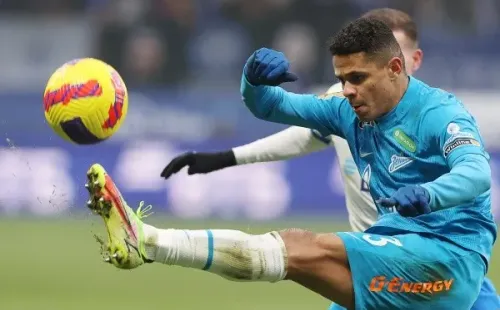 Foto:Stanislav Krasilnikov\TASS via Getty Images – Lateral Douglas Santos é um dos vários brasileiros que atuam no Leste Europeu