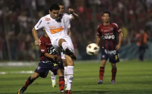 Foto: (Luis Vera/Getty Images) - Após encantar o mundo no Santos, Paulo Henrique Ganso deixou a Vila Belmiro pela porta dos fundos para tentar recuperar seu bom futebol no São Paulo