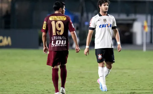 Foto: (Ricardo Bufolin/Getty Images) - Alexandre Pato fez o caminho contrário, deixando o Corinthians contestado, para apresentar uma melhora no São Paulo