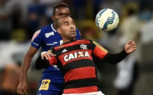 Foto: (Buda Mendes/Getty Images) - Campeão brasileiro com o Flamengo em 2009, Emerson Sheik repetiu o feito no Fluminense, onde deixou polêmica