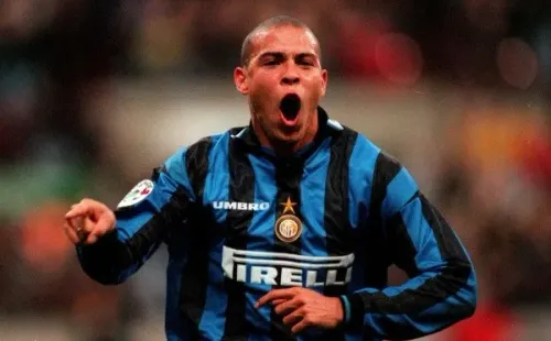 Foto: (Claudio Villa/Getty Images) - Diferente dos demais, Ronaldo Fenômeno defendeu as cores de rivais europeus
