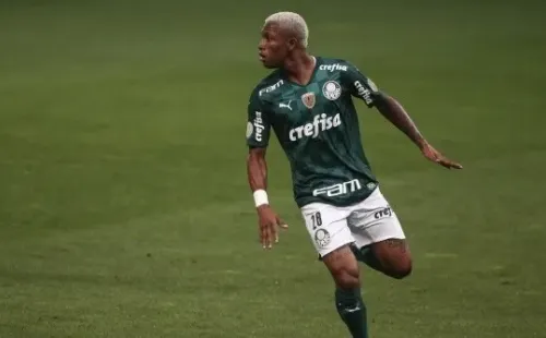 Danilo chama a atenção do futebol europeu e pode deixar o Palmeiras (Foto: Ettore Chiereguini/AGIF)