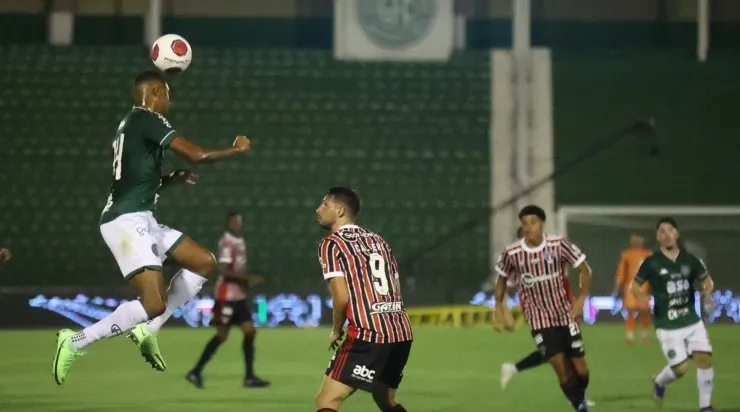 Rogério Capela/AGIF - Zagueiro em atuação contra o São Paulo