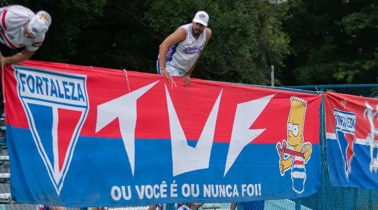 Aldo Carvalho/AGIF - Torcida do Fortaleza no jogo contra o Altos