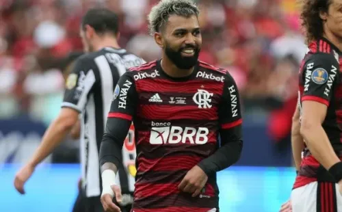 Foto: Gil Gomes/AGIF – Camisa 9 do Mengão ficou na dianteira de lista de PVC que causou discórdia entre torcedores rivais e do próprio Fla