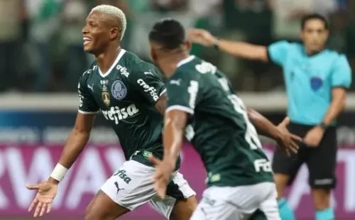 Foto: Cesar Greco – Volante de 20 anos virou alvo de sondagem do Arsenal e Palmeiras aguarda propostas na próxima janela