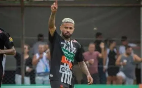 Foto: Beni Jr/Athletic – Douglas Santos está na mira do Cruzeiro e pode reforçar time de Paulo Pezzolano para a Série B