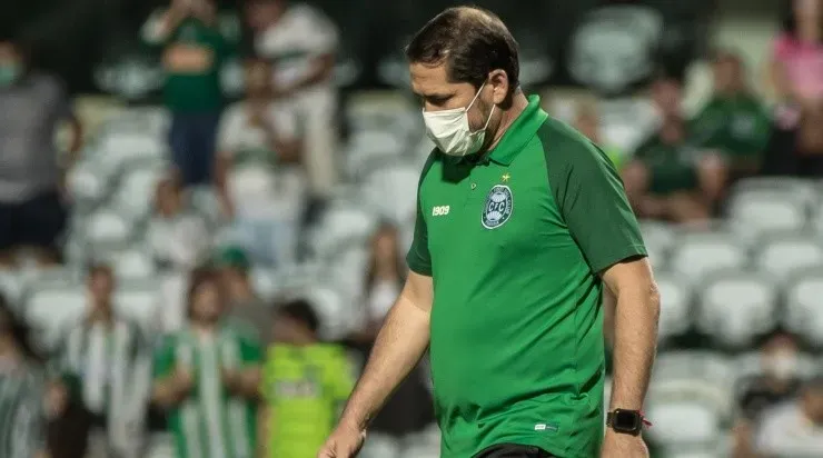 Gustavo Morínigo pediu mais contundência para equipe do Coritiba. Foto: Robson Mafra/AGIF