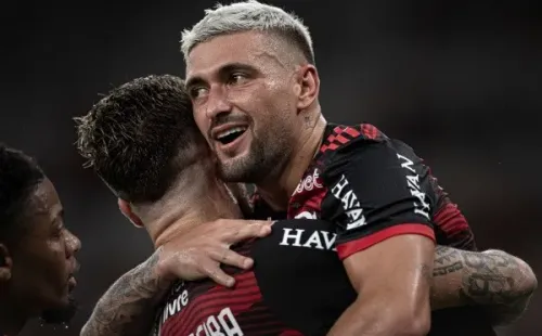 Foto: Jorge Rodrigues/AGIF | Arrascaeta concedeu duas asistências para Léo Pereira marcar na goleada contra o Bangu