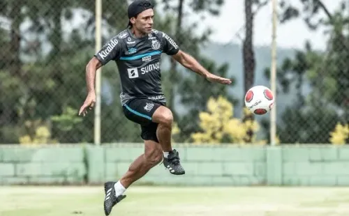 Foto: Flickr Oficial Santos FC/Ivan Storit | Bustos escala o Santos com 6 desfalques