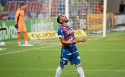 Ronald é um dos destaques do Fortaelza (Foto: Kely Pereira/AGIF)