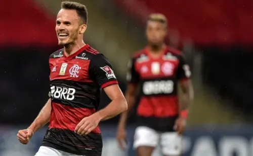 Foto: Thiago Ribeiro/AGIF – Renê não foi relacionado para clássico contra o Vasco e está em rota de saída do Flamengo