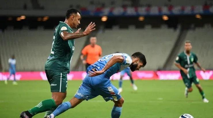 Juninho Capixaba em ação pelo Fortaleza na Copa do Nordeste. Foto: Kely Pereira/AGIF