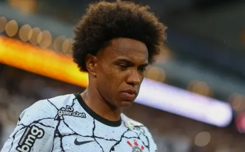 Foto: (Marcello Zambrana/AGIF) - Willian também está cotado para iniciar o próximo jogo do Corinthians no banco de reservas