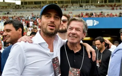 Foto: (Thiago Ribeiro/AGIF) - Jon Lutzky, diretor de Midía e Entretenimento da 777 Partners, e Jorge Salgado, presidente do Vasco, estiveram presentes no Maracanã neste domingo (20)