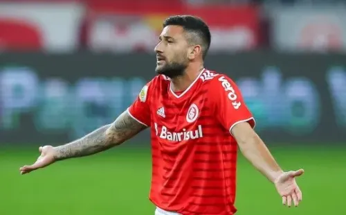 Boschilia não tem sido aproveitado no Internacional (Foto: Pedro H. Tesch/AGIF)