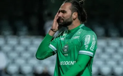 Léo Gamalho terá concorrência no ataque - Foto: Robson Mafra/AGIF