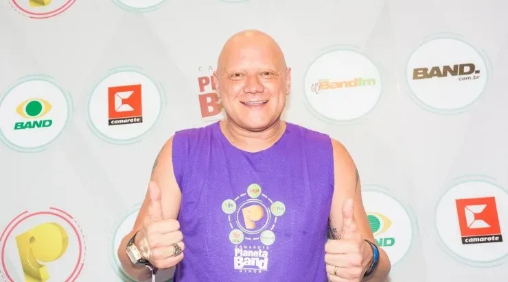 Renata Fan deu uma invertida ao vivo em Ronaldo Giovanelli e elvou os palmeirenses à loucura na web. Foto: Flickr oficial Band